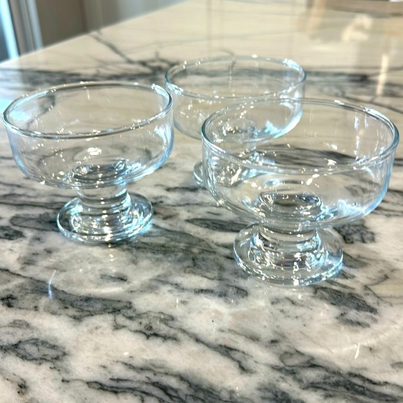 Set Of 3 Clear Glass Pedastal Dessert Bowls Dishes Cups EUC - Picture 1 of 7